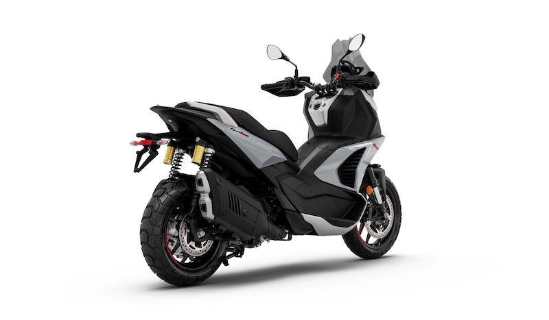 04 Aprilia SR GT 400