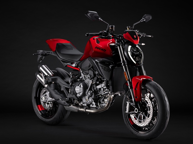 02 MY26 MONSTER RED STUDIO 16 UC870481 High 1