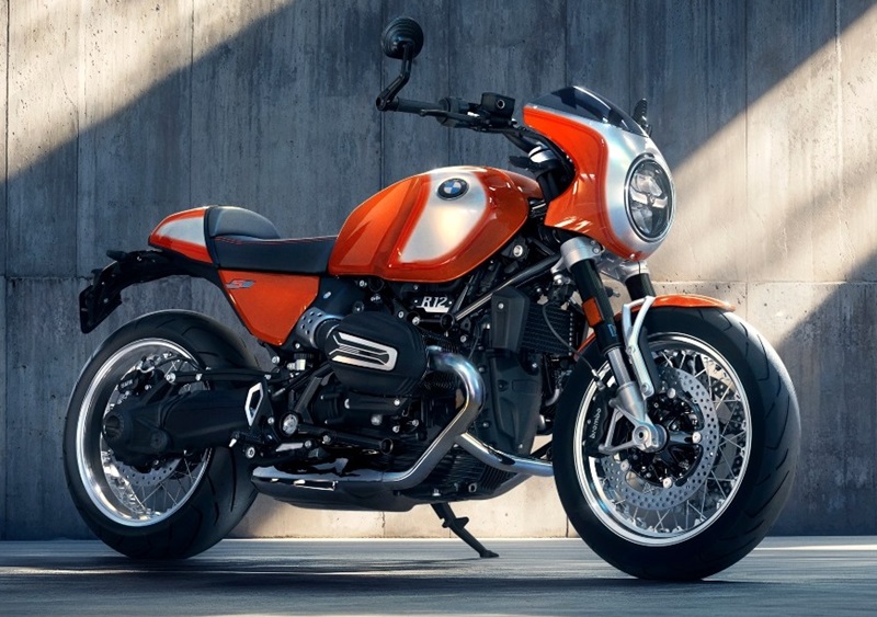 P90579810 lowRes bmw r 12 s the backg