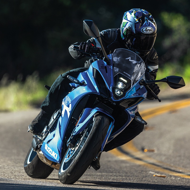 SUZUKI motoroadshow FB GSX 8R 1