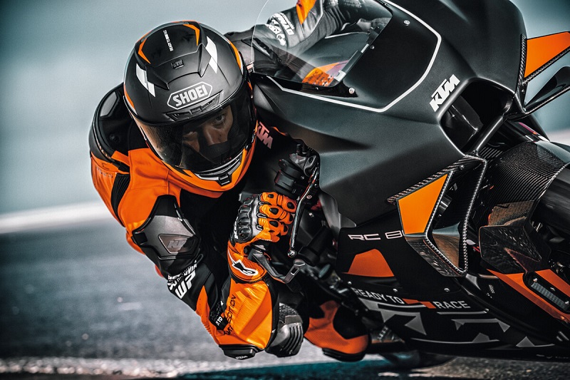 473537 KTM RC 8C Action MY23