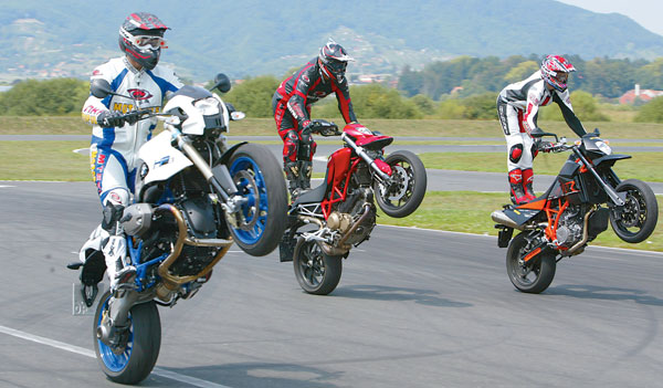 083UT_Maksi_Supermoto