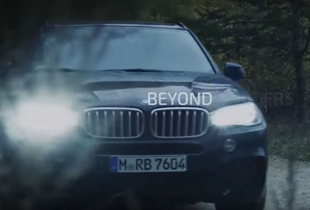 BEYOND BORDERS - The BMW Motorrad LEGO bike