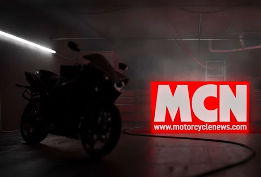 2016 Kawasaki ZX-10R takes on superbike rivals| Group Tests